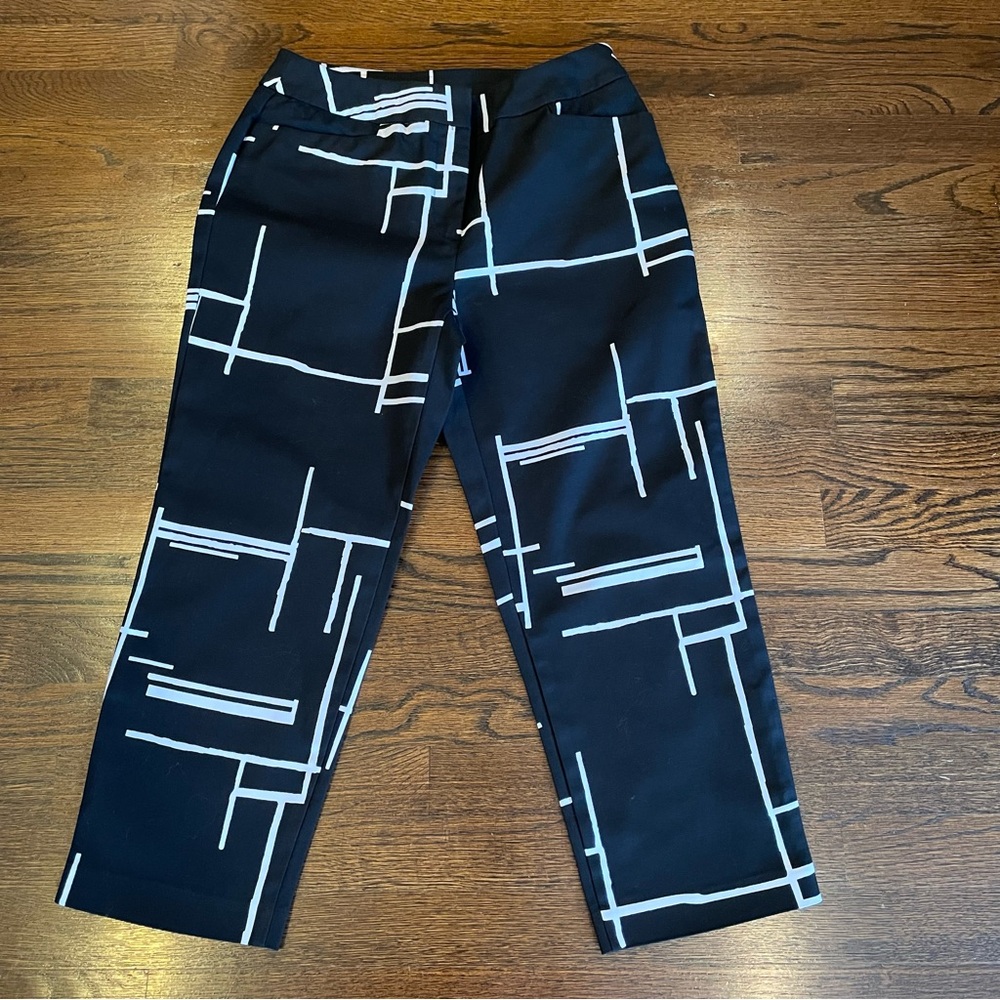 INVESTMENTS Women’s- Sz 6 - BLACK-WHITE CAPRIS - Picture 4 of 11